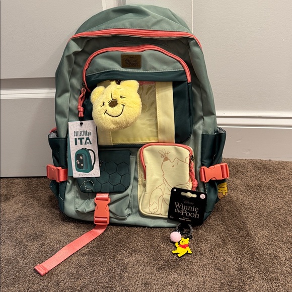 Bioworld disney Winnie the Pooh backpack with plush keychain & medal keychain - Picture 1 of 10